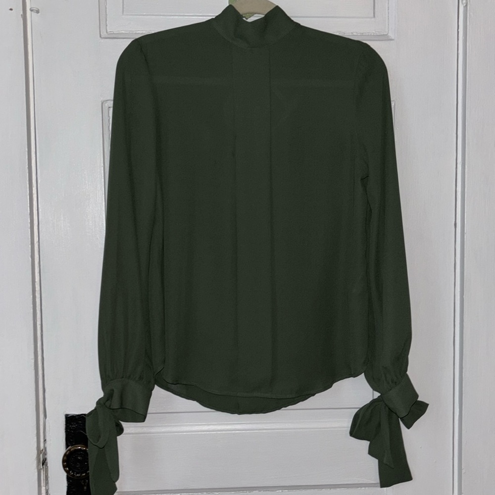 BANANA REPUBLIC MOCK NECK TIE BLOUSE